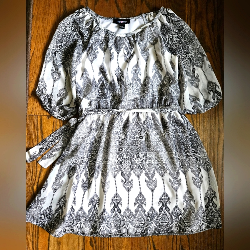 AMY BYER White Paisely Printed Summer Dress